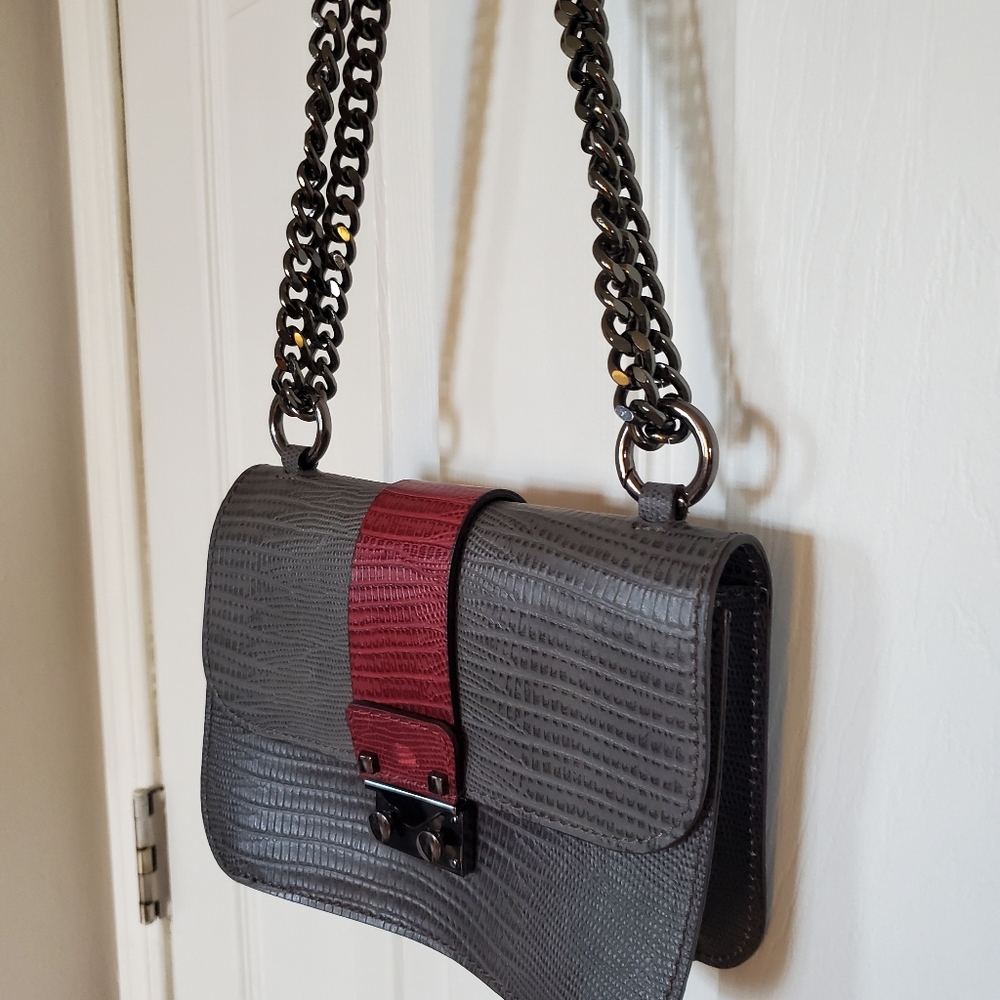 Grey purse with a double chain shoulder strap - Picture 2 of 4